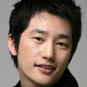 TV Actor Park Si-hoo - age: 44