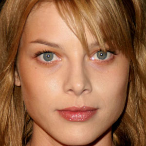 Movie actress Lauren German - age: 43