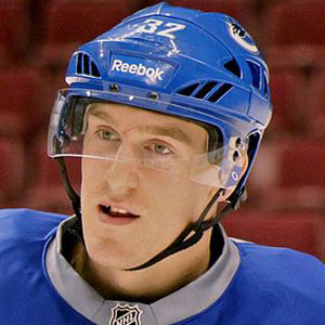 Hockey player Dale Weise - age: 34