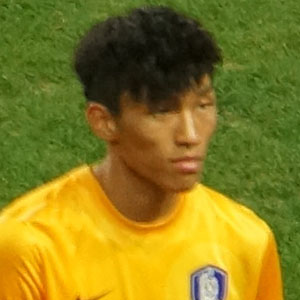 Soccer Player Kim Seung-gyu - age: 32