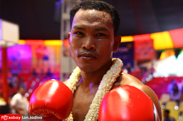 Muay Thai fighter Jomhod Kiatadisak - age: 51