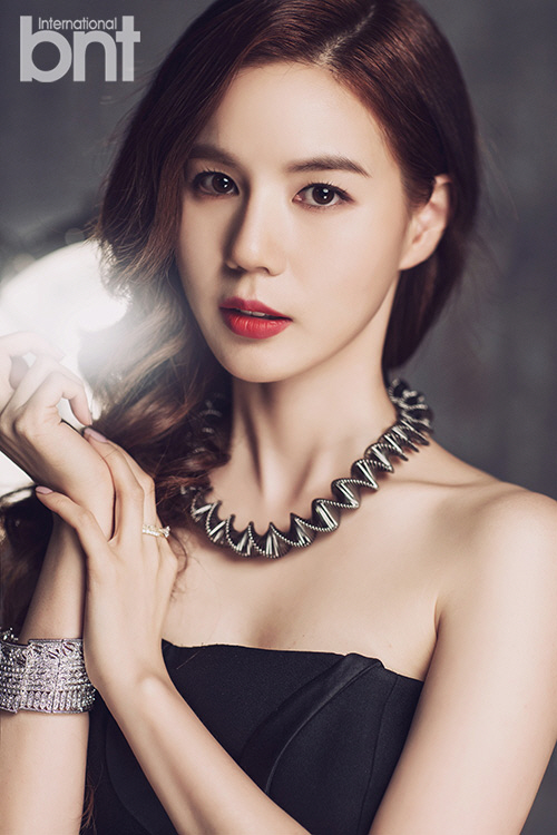 Actress Si-eun Park - age: 42